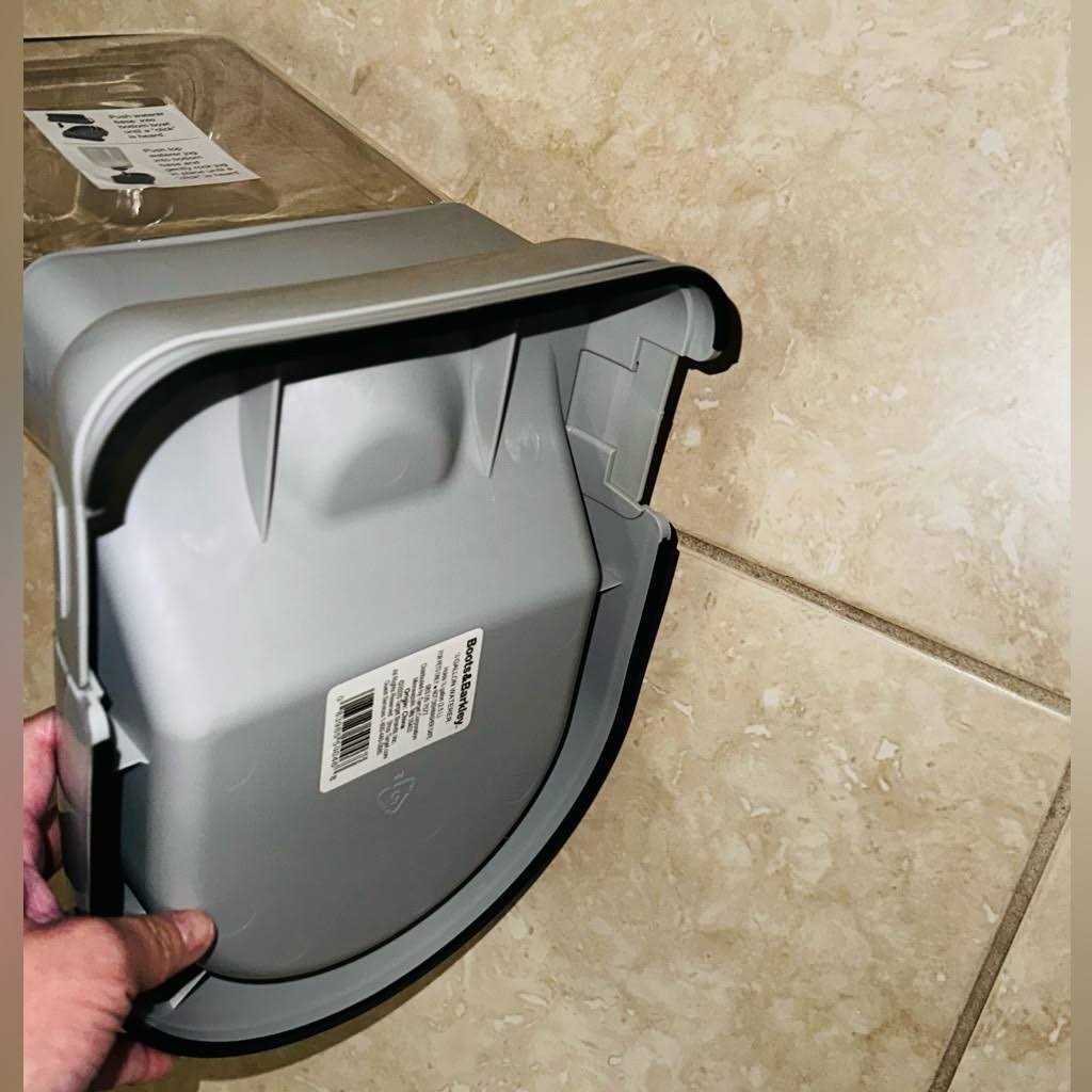 Gravity Cat Dog Waterer X312859