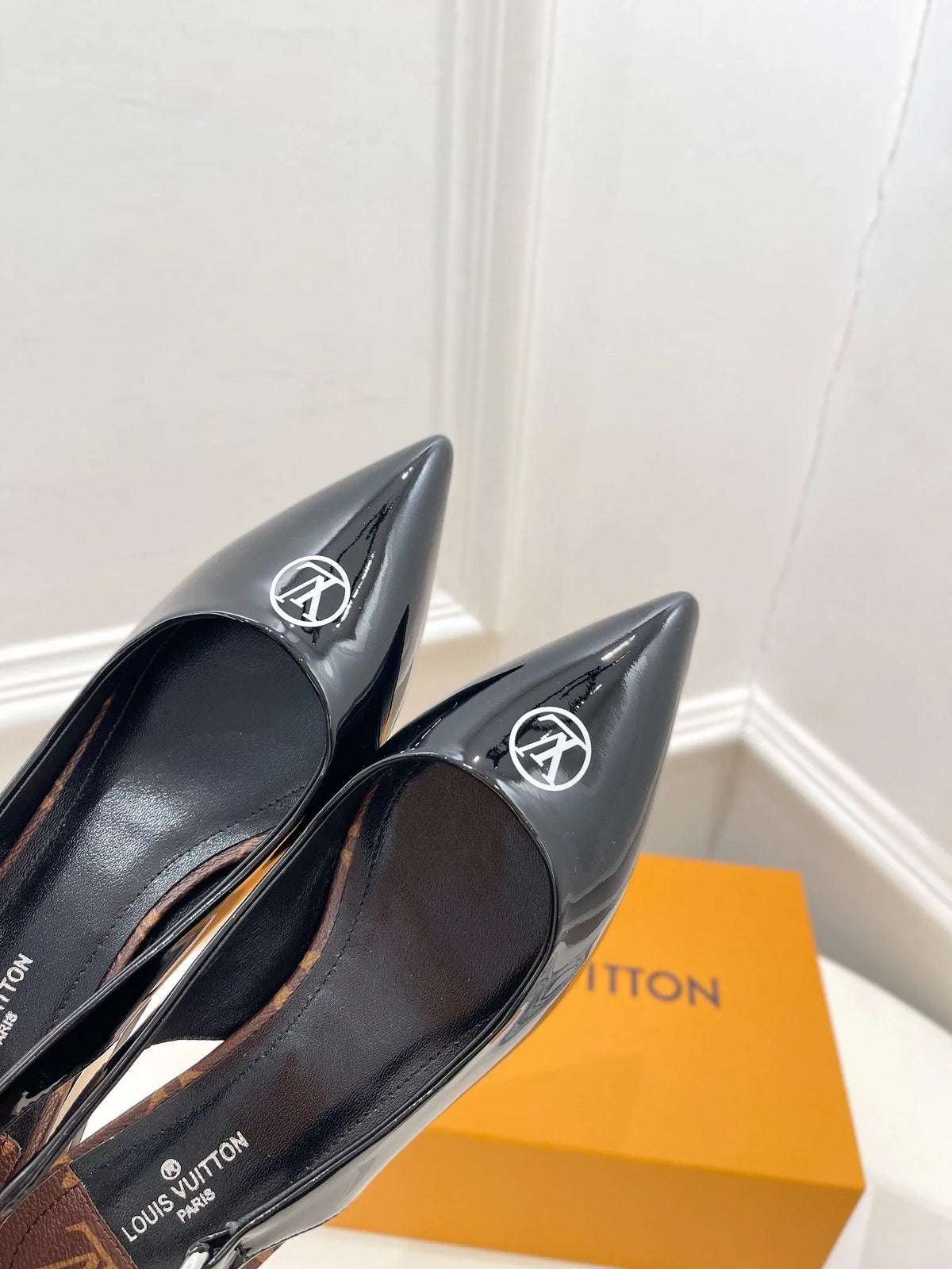 Black Magnetic Slingback Pump M561590
