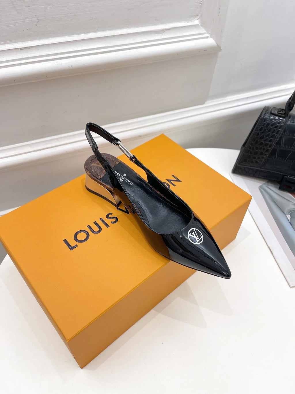 Black Magnetic Slingback Pump M561590