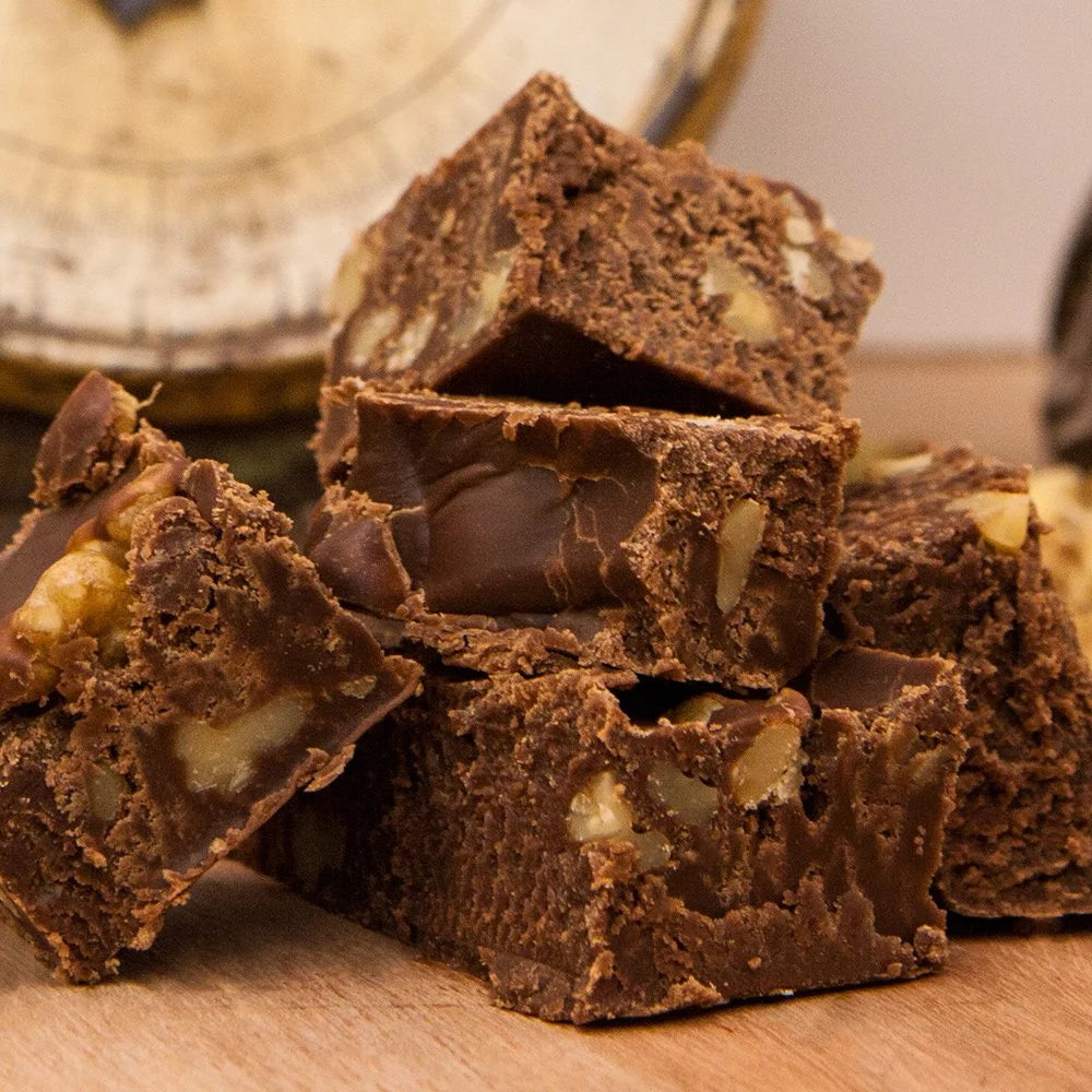 2 Pounds Chocolate Walnut Fudge Gift Box P6878