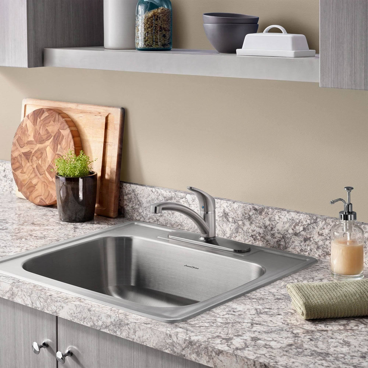 Single-Handle Kitchen Faucet Q9982